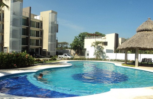 La Poza Apartment | Acapulco Diamond Zone Residential With Jacuzzi in Private Roof Garden