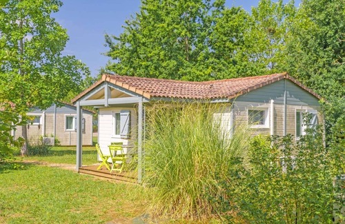 Castelmoron-sur-Lot Cabin | Accès Piscine, Espace Bien-Être + plus ! Cottage avec Terrasse privé