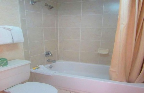 Pennington Bend House | Accessible Deluxe 2 Double beds