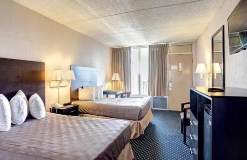 Pennington Bend House | Accessible Deluxe 2 Double beds