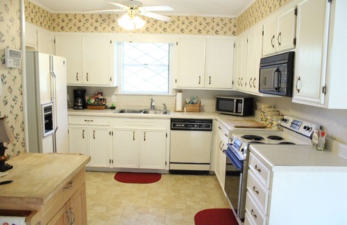 Ruston House | Accessible, family home near downtown Ruston, LA Tech, and the ballpark!