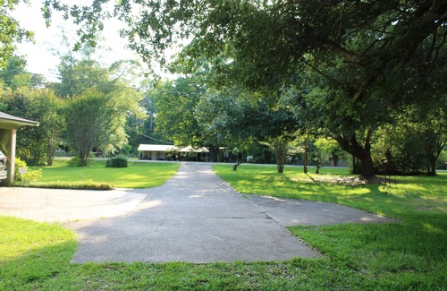 Ruston House | Accessible, family home near downtown Ruston, LA Tech, and the ballpark!