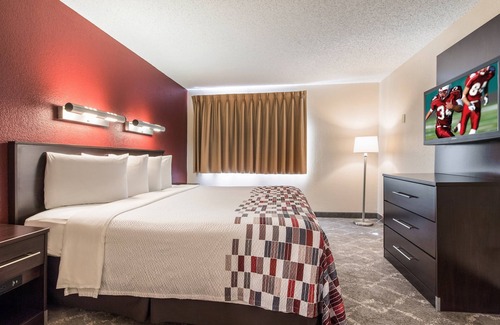 SeaTac Hotel | Accessible Lodging Near the Airport! Just a Short drive to Downtown!