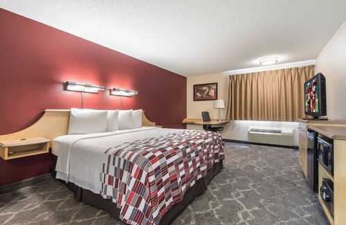SeaTac Hotel | Accessible Lodging Near the Airport! Just a Short drive to Downtown!
