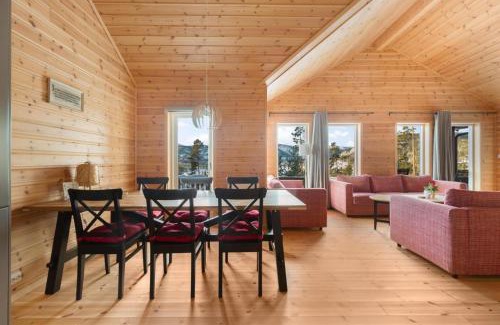 Vradal House | Accessible Nature Cabin with Lake & Mountain Views - Solstråle Hytte