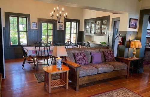 Mendocino House | Accommodates up to 22 people with 8 bedrooms and 4 bathrooms with 2 showers.