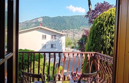 Paratico Apartment | Accommodation for 5 people a few steps from the lakefront with large terrace overlooking the lake