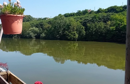 Maurecourt Boat Rental | ACCOMMODATION ON THE WATER NEAR PARIS with SPA