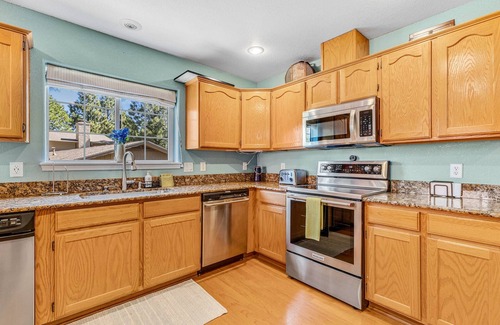 Flagstaff House | ACE - A Hole in One! | Right on the Golf Course | Hot Tub | Mt Views & Pines