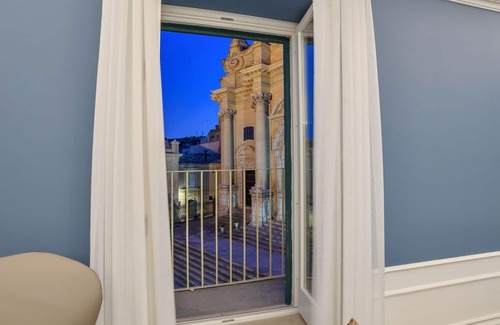 Ragusa Apartment | Achille, apartment in the centre with a view of the cathedral in Ragusa Ibla