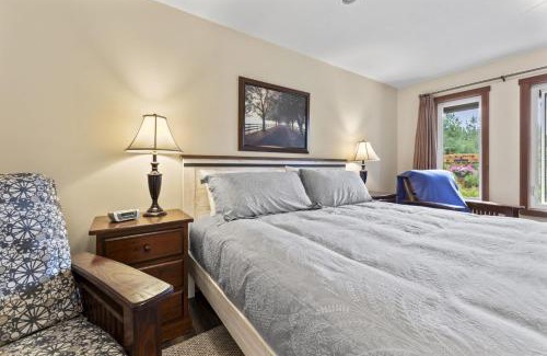 Salmon Arm Bed & Breakfast | Ackerview Guesthouse Bed and Breakfast