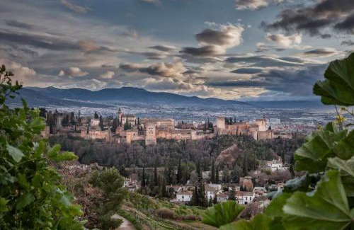 Beiro Apartment | Acogedor Dúplex Albaicín con Wifi 5G y Parking gratuito, cerca del Mirador San Nicolás