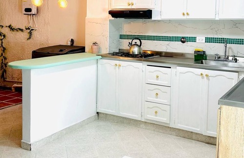 Villa Hermosa House | Acogedora Casa Azul en Medellínnn