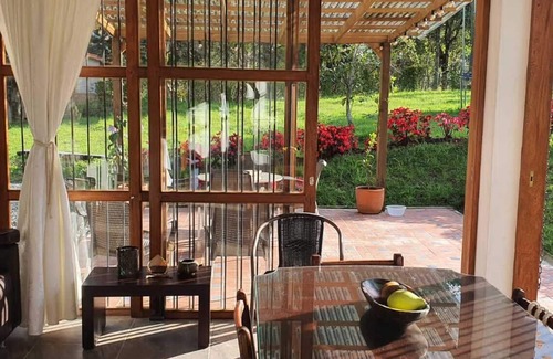 Medellin Cottage | Acogedora Casa de Campo en Santa Elena