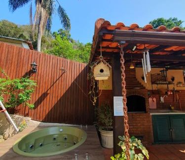 Itaipava House | Aconchego de Itaipava - casa de 3 quartos, equipada, área kids, jacuzzi, pet friendly, churrasqueira, em meio a Natureza e próximo ao centro do bairro
