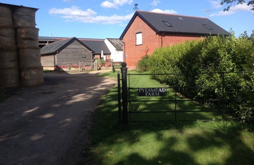 Plaitford House | Acorns - Converted Barn In An Attractive Courtyard On Our Family Stockfarm