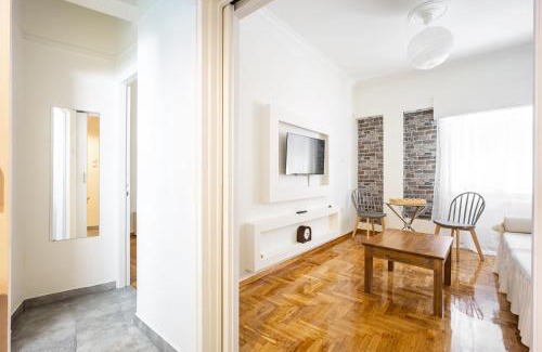 Koukaki Apartment | Acropolis Delux 1st FLR Aprt up 4 guests by LODGESPOT