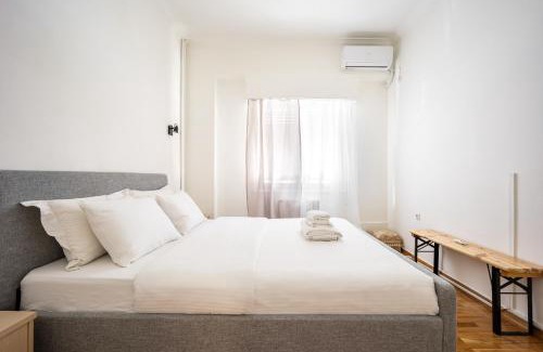Koukaki Apartment | Acropolis Delux 1st FLR Aprt up 4 guests by LODGESPOT