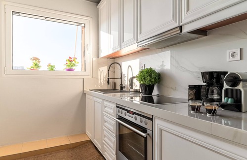 Kinosargous Apartment | Acropolis Eclipse Minimal