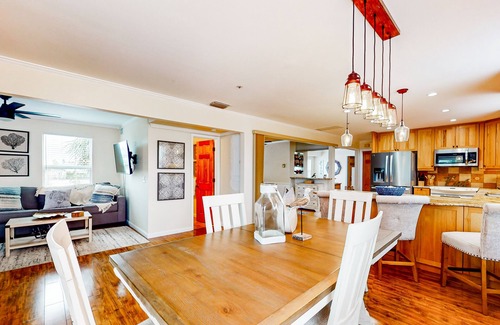 Fort Myers Beach House | Across street from Gulf with balcony & central AC - dog/snowbird-friendly