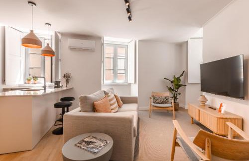 Misericordia Apartment | AD2 Renovated Charm in Prime Location - BICA - with AC