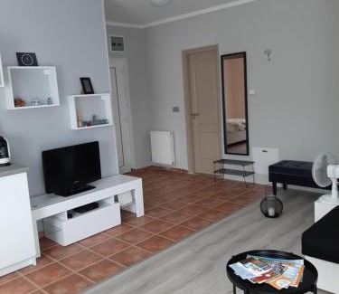 Kehidakustany Apartment | Adam's Apartment