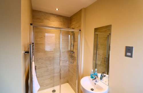 Runnymede House | Addlestone, Spacious Four-Bedroom Townhouse
