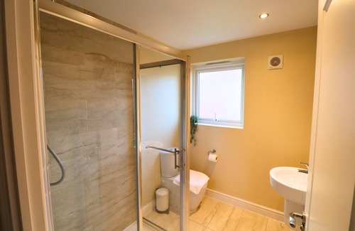 Runnymede House | Addlestone, Spacious Four-Bedroom Townhouse