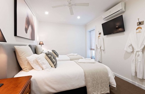 Crafers Apartment | Adelaide Hills Accommodation in the heart of it all.