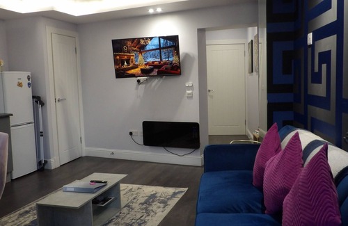 Leith Apartment | Adjoining 1 bedroom apartment Leith Tram Station