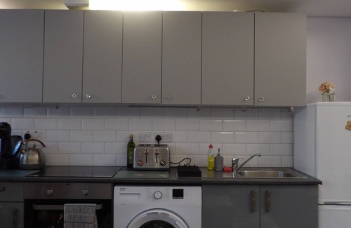 Leith Apartment | Adjoining 1 bedroom apartment Leith Tram Station