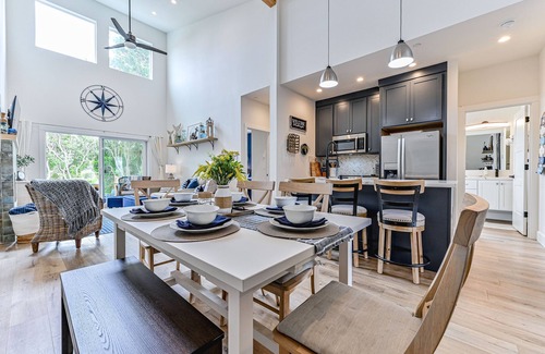 Ocean Shores House | Adjoining Waterfront Homes, Pets, Hot Tubs, Groups