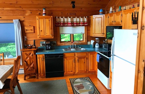Corinth Cabin | ADK Log Cabin - For The Nature & Wine Lover. Close to LRH Winery, LG & Saratoga.