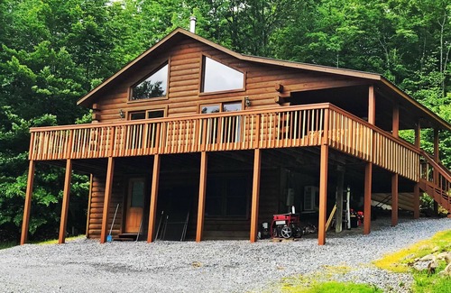 Corinth Cabin | ADK Log Cabin - For The Nature & Wine Lover. Close to LRH Winery, LG & Saratoga.