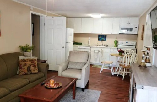 Cleveland Apartment | Adkisson Villa ★NEWLY REDONE★ Best Location! 2 MIN >I75, Arcade table PACMAN