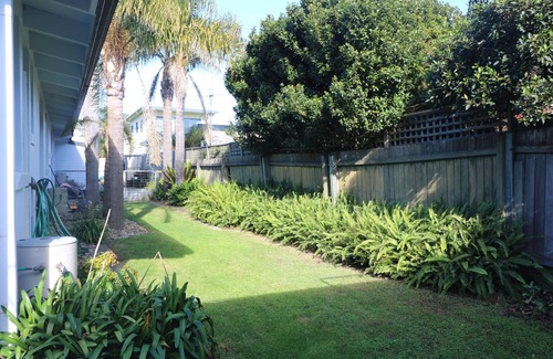 Merimbula Apartment | Admirals Lodge: Unit 1: Pet friendly