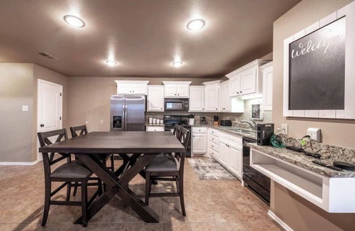 Lubbock House | Adobe Abode Duplex B - 4BR/3BA - South Lubbock