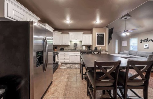 Lubbock House | Adobe Abode Duplex B - 4BR/3BA - South Lubbock