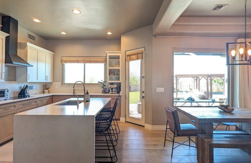 East Mesa House | ADOBE MANOR/Main + Guest Home/Sleeps 20