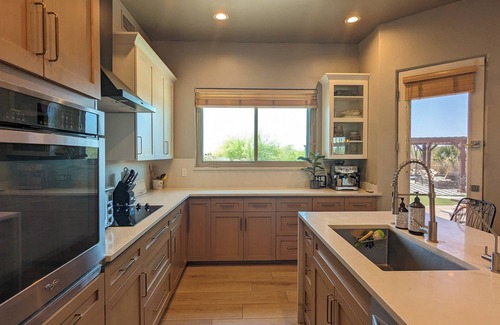 East Mesa House | ADOBE MANOR/Main + Guest Home/Sleeps 20