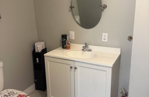 Parchment Apartment | Adorable 2-bedroom apartment with WiFi in charming Parchment