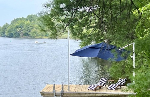Port Carling Cottage | Adorable 5 bed 3 bath cottage on Lake Muskoka - Bunkie and Boathouse!