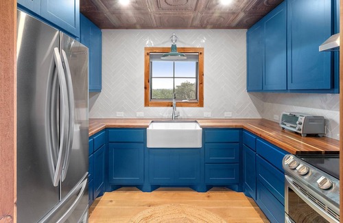 Boerne Cabin | Adorable Cabin in Boerne! sleeps 2, short trip to Luckenbach & Fredericksburg