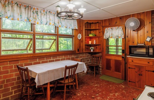 Carrollton Cabin | Adorable cabin with WiFi in charming Sherrodsville