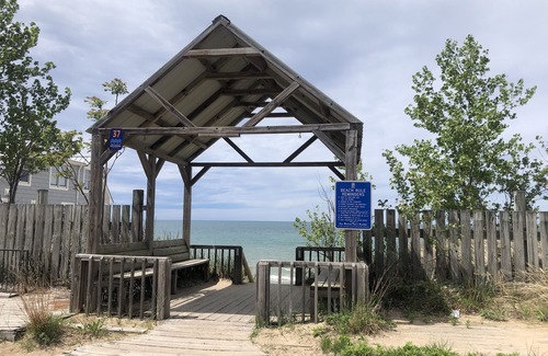 Michigan City House | Adorable cottage in the Michiana Shores area! Close to Lake Michigan and Dunes