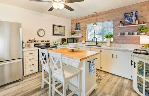 Mount Dora Cottage | Adorable Cottage w/ Yard, Walk to Lake Dora!
