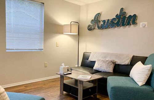 Galindo House | Adorable cozy 1 BR cottage centrally located with full kitchen