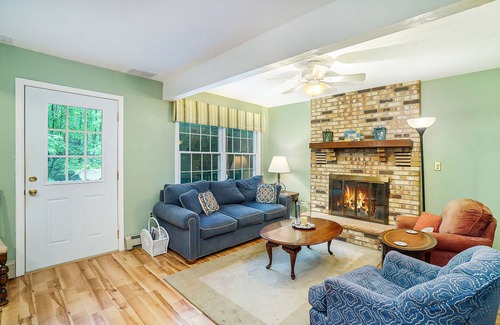 Frankfort House | Adorable home with private balcony & wraparound deck