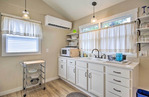 Chapin Cottage | Adorable Lakefront Cottage w/Dock & Grill!