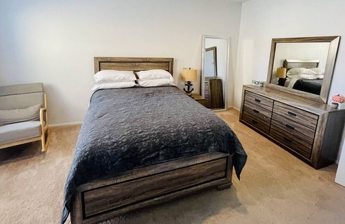 Mira Loma House | Adorable Nautical Inland Empire-Guest House